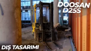 Doosan D25S forklift, 2.5 ila 3 ton arası yük taşıma kapasitesi ve sağlam yapısıyla endüstriyel işlerde kullanımı kolaylaştırır. Geniş uygulama alanları ve güçlü motor performansı, farklı sektörlerde verimliliği artırır. Operatörlere konfor sağlayarak işletmelerin işlerini daha etkili şekilde keşfetmelerini sağlar