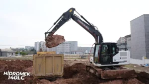 Hidromek 140LC Ekskavatör, 15 tonluk makinadır. Dört farklı güç modu ve yerli üretim avantajlarıyla öne çıkıyor. 140LC, yakıt tasarruflu oluşu